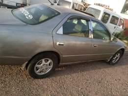 A picture of Nigerian used Camry pencil light Sound engine and gear Chilling