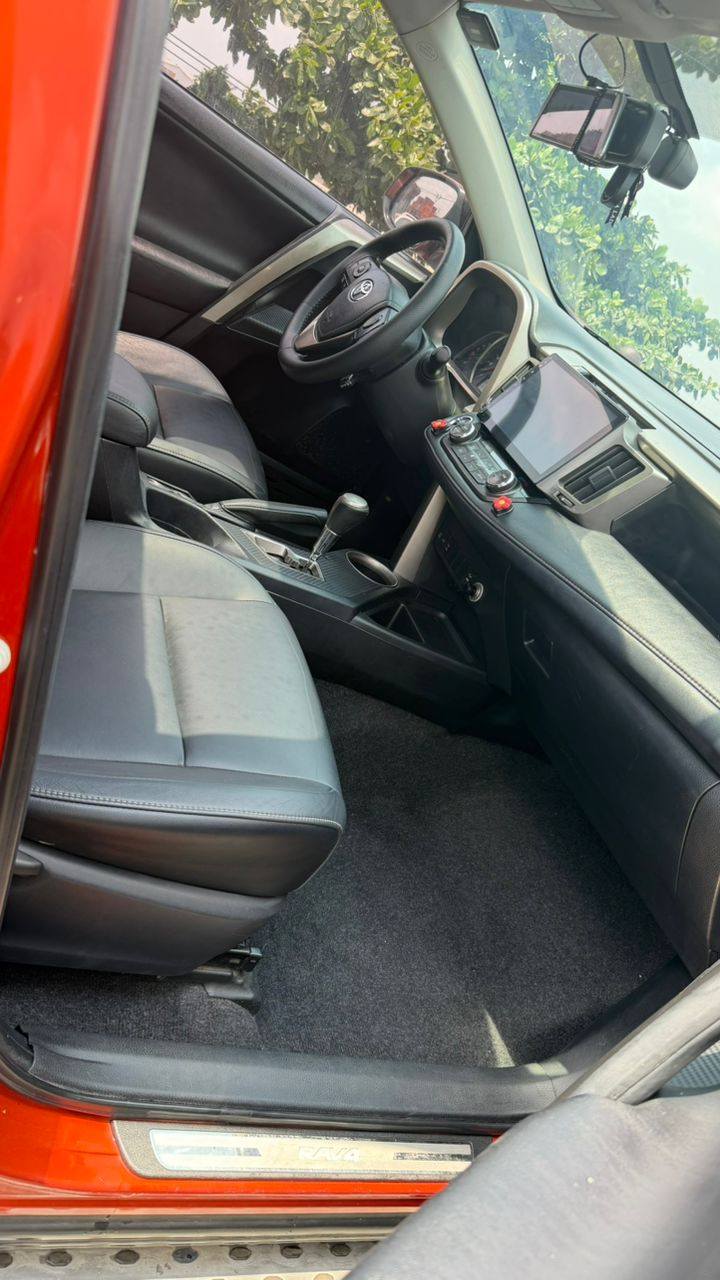 A picture of Toyota RAV4 2015