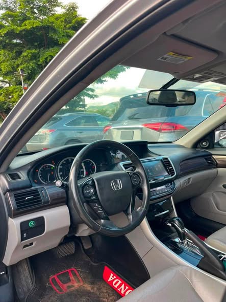 A picture of Extremely Clean Honda Accord ExL V6 2016 Model Keyless With