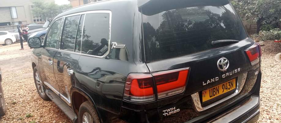 A picture of TOYOTA LAND CRUISER PETROL ENGINE LEFT HAND IT S BANK