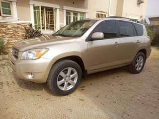 A picture of Rav4 2007