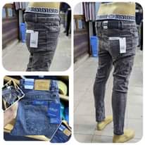 A picture of TSH 25 000 Size 30 40 255764515476 Kariakoo Dar Es