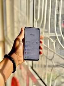 A picture of Samsung S10e 128GB Duos