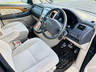 A picture of TOYOTA ALPHARD