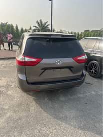 A picture of Toyota sienna 2018