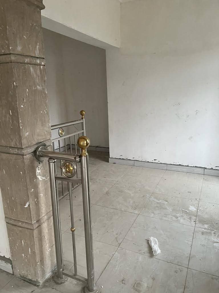A picture of 4 bed room duplex