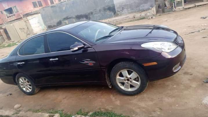 A picture of Lexus Es 300