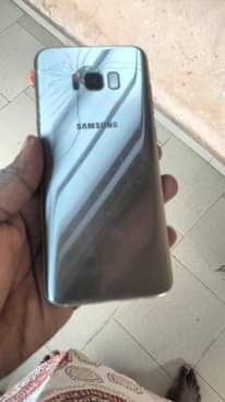 A picture of Samsung galaxy s8 with bad screen
