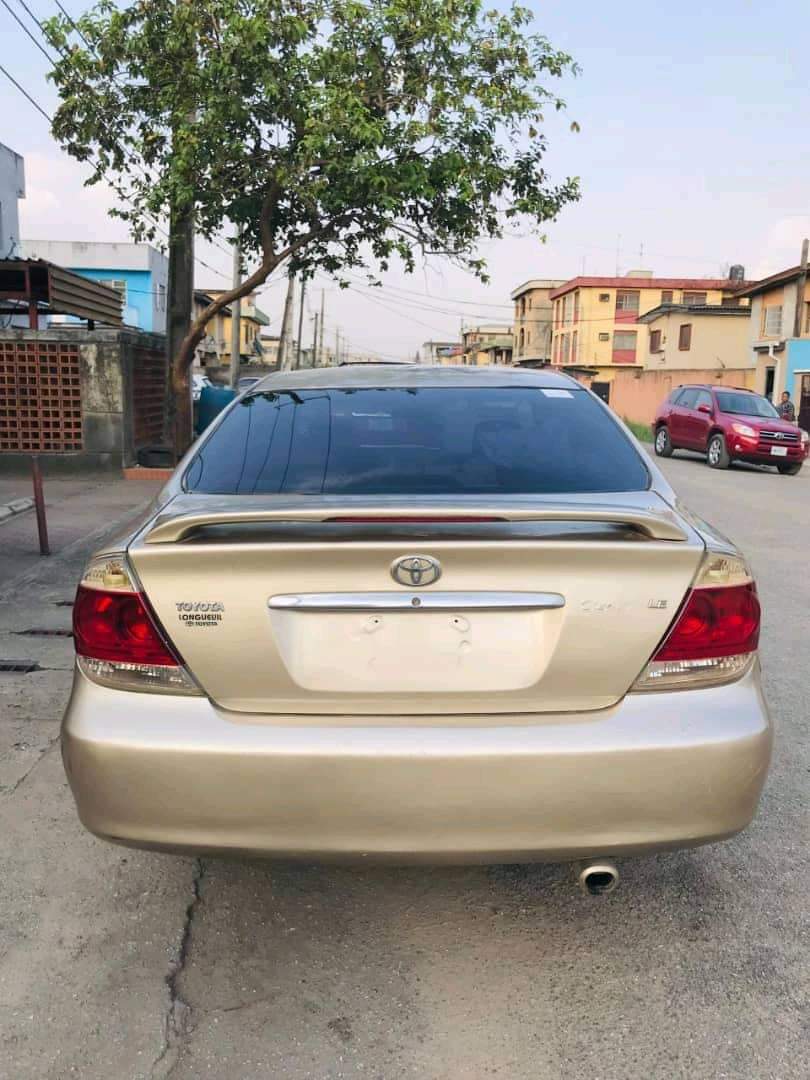 A picture of Super Clean 05 Toyota Camry LE engine and gear transmission