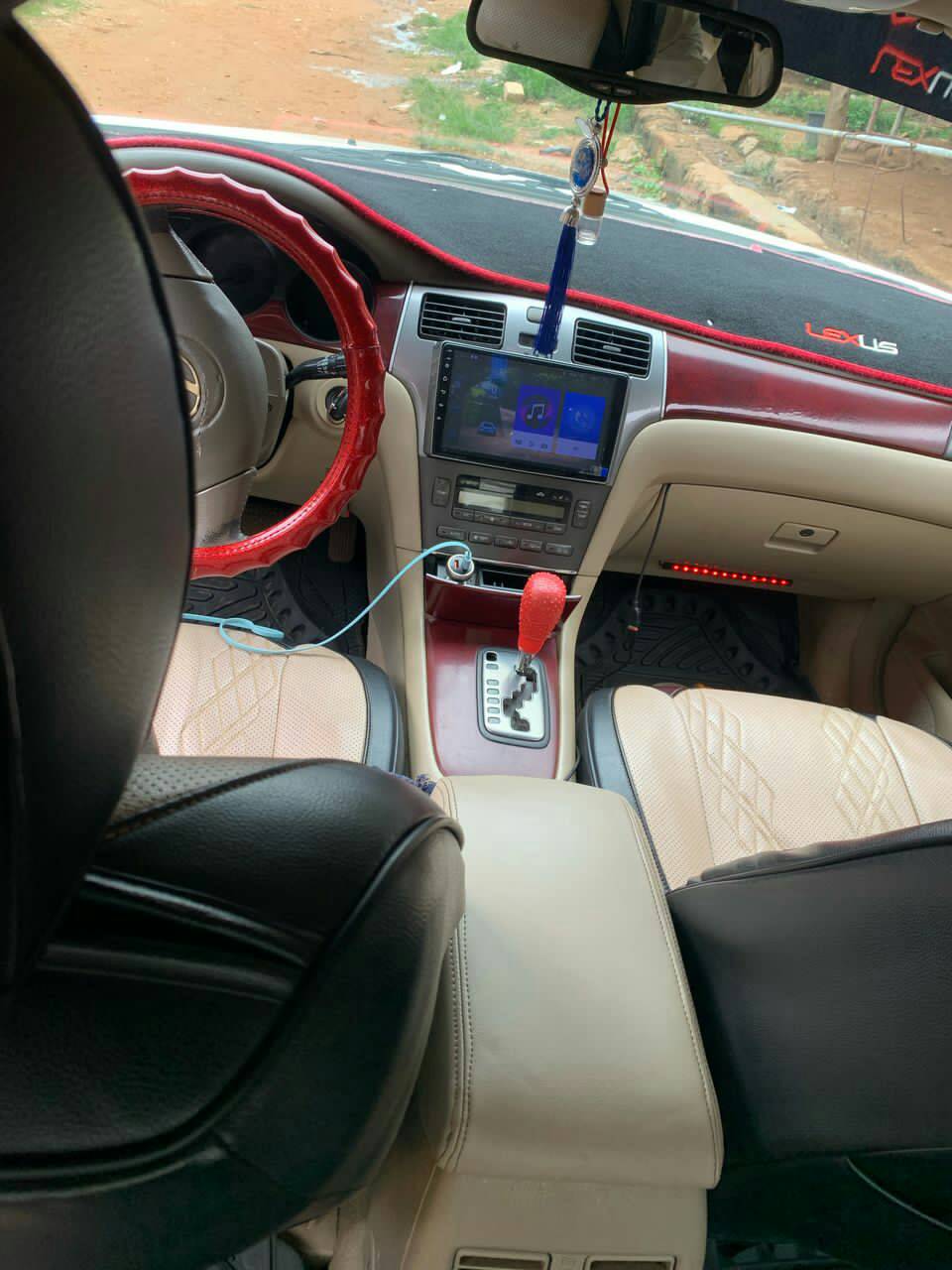 A picture of Lexus es 300