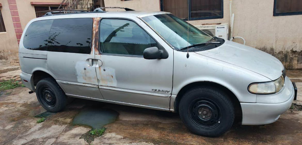 A picture of Nissan Quest 2000