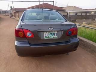 A picture of TOYOTA COROLLA 2004