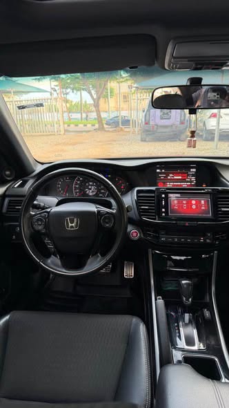 A picture of 2018 HONDA ACCORD