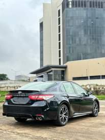 A picture of 2018 Toyota Camry SE