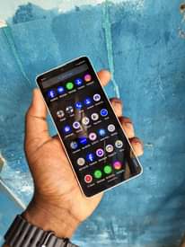 A picture of AQUOS SENSE 6