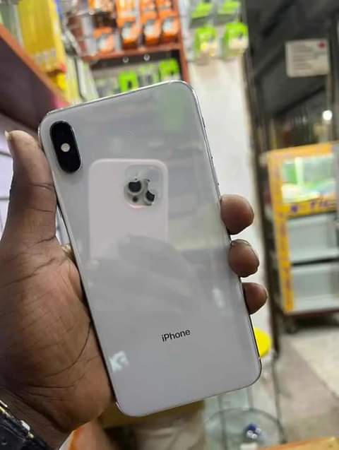 A picture of iPhone XsMax 512GB 2sim cards