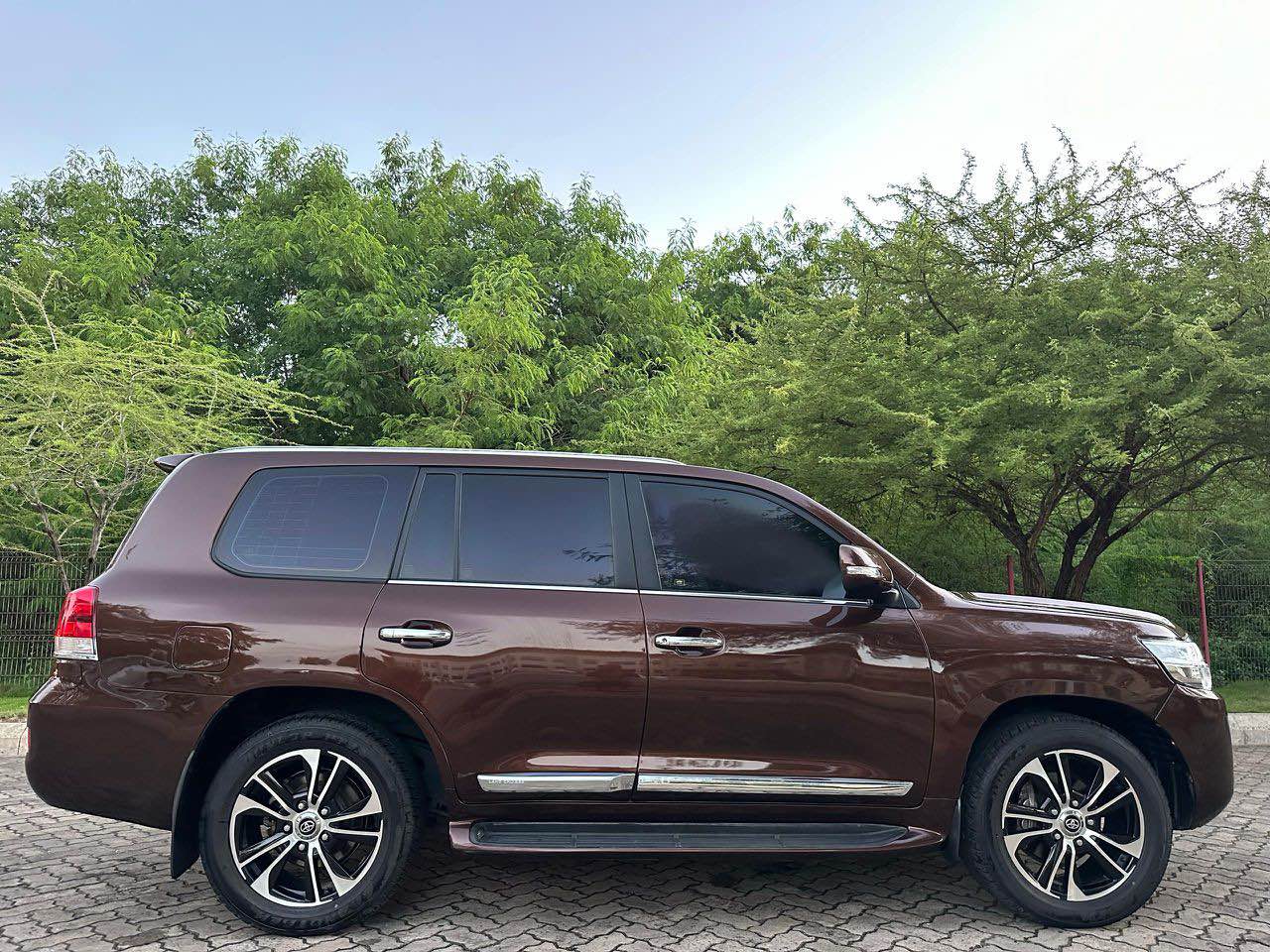 A picture of Land Cruiser GXR0759411744 Price 175 Million Fuel Diesel Engine 1Vd