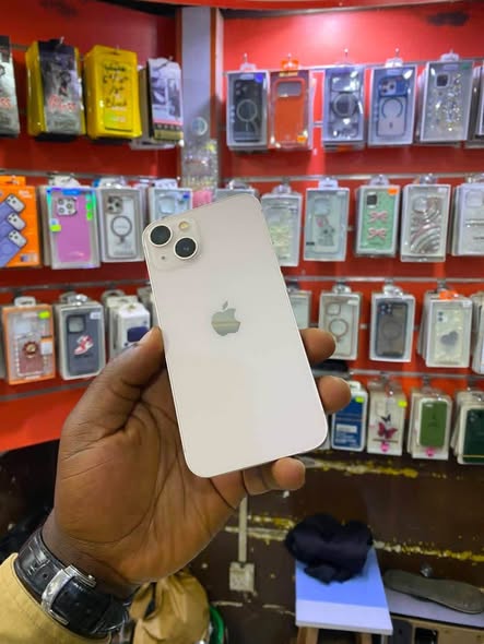 A picture of 128gb iPhone 13