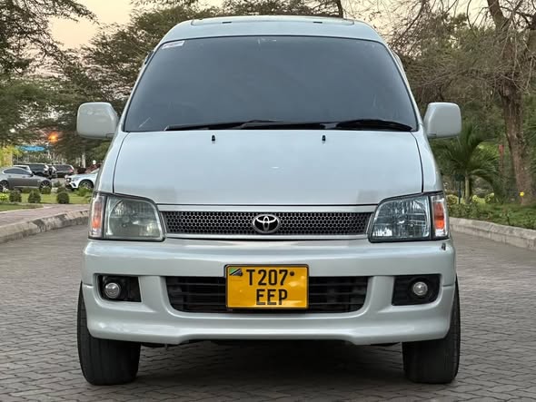 A picture of 1997 TOYOTA NOAH