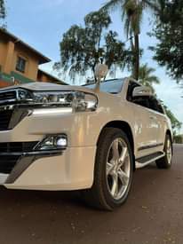 A picture of Land cruiser v8