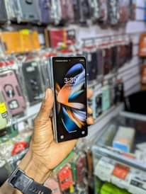 A picture of Galaxy Fold Z 4 256gb 12ram Double line