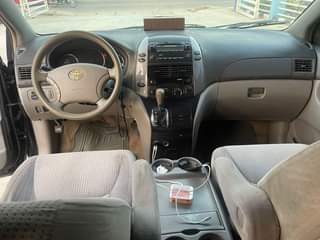 A picture of This is extremely clean Toyota sienna 2008 model first body