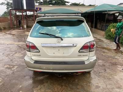 A picture of Lexus rx 300