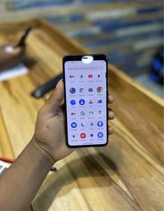 A picture of Google pixel 4XL Storage 64gb clean Bei 230 tu nipo
