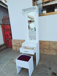 A picture of Kqbati na dressing table