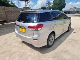 A picture of Toyota wish 2009