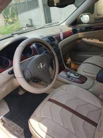 A picture of First body Es Lexus 2004 with a very sound engine