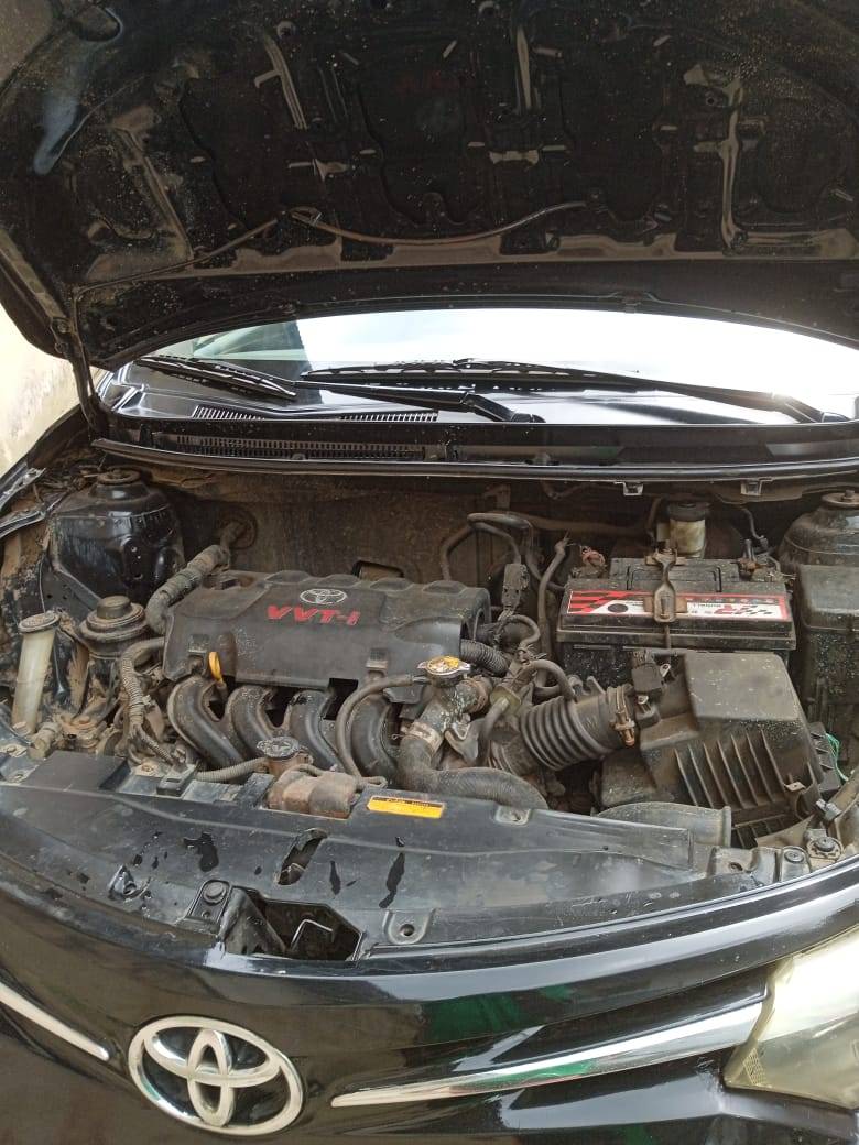 A picture of Toyota Yaris manual 2014