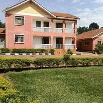 A picture of 4 baths house