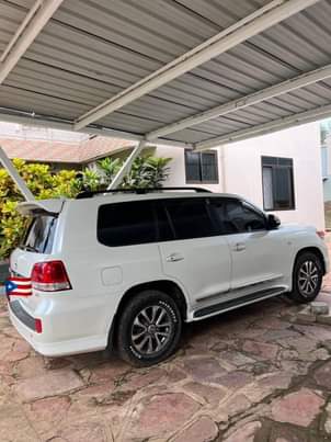A picture of LANDCRUISER V8