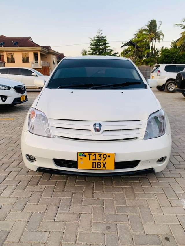 A picture of TOYOTA IST