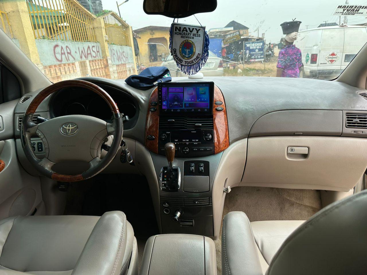 A picture of TOYOTA SIENNA 06 TOKUNBO STANDARD