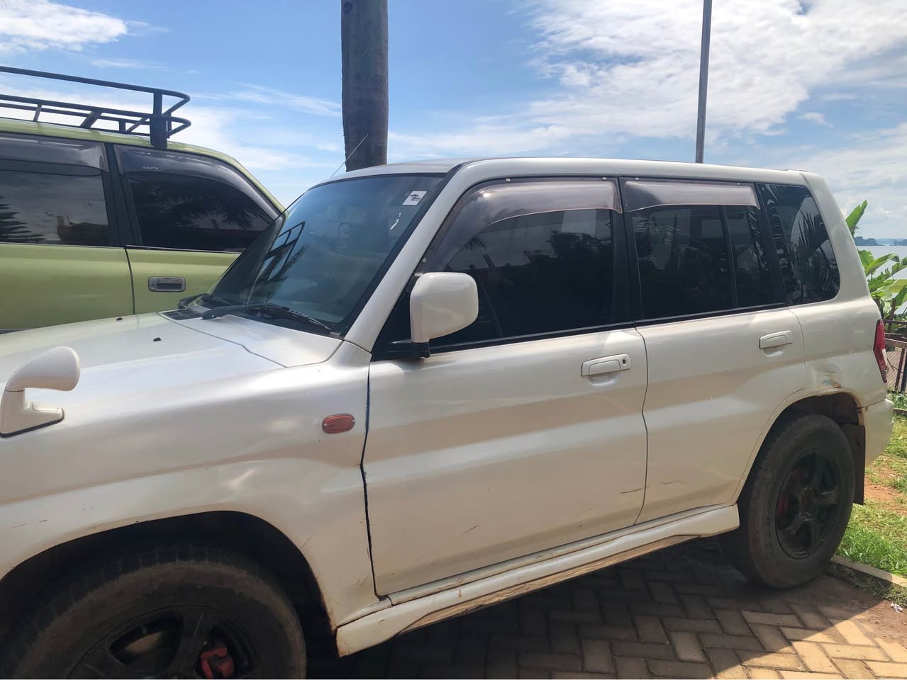 A picture of Selling GDI io pajero