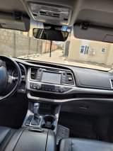 A picture of FOREIGN USED 2017 MODEL TOYOTA HIGHLANDER