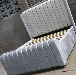 A picture of Bedsofa 160000 mpya call 0757044140