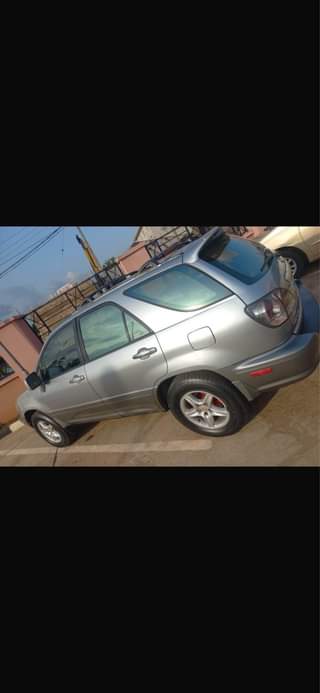 A picture of Lexus rx300