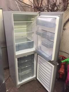 Earton R.