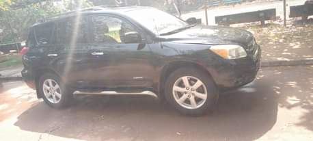 A picture of Clean 2007 Toyota RAV4 everything working perfectly Air condition gear