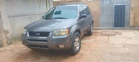 A picture of 2004 Ford Escape Jeep