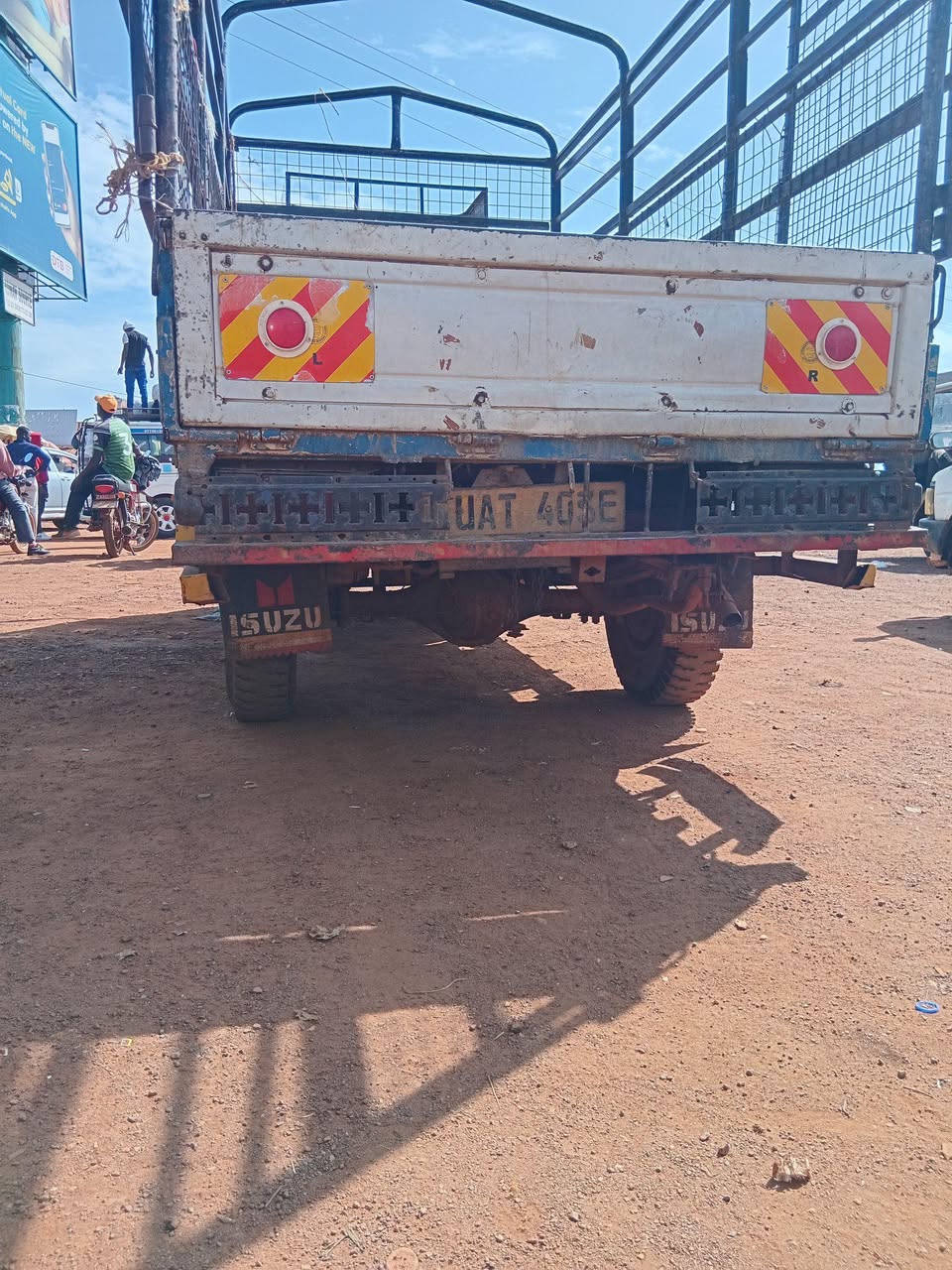 A picture of Isuzu elf 0783 162299
