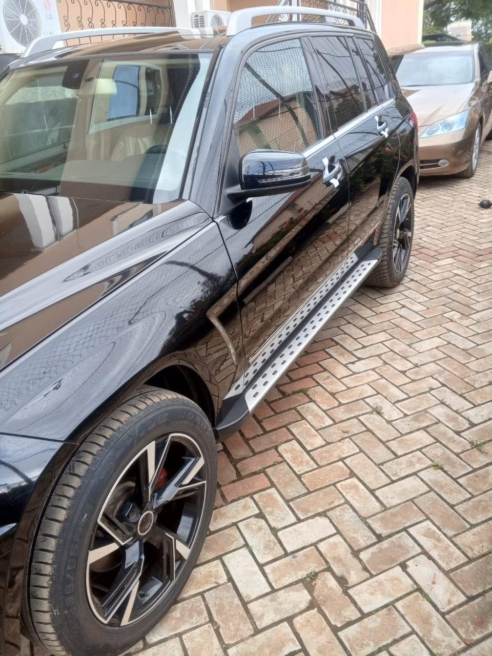 A picture of MERCEDES BENZ GLK350