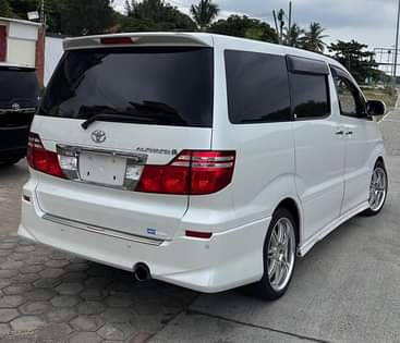 A picture of Toyota alphard