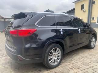 A picture of Toyota HIGHLANDER XLE 2015