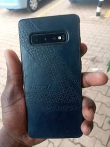 A picture of S10 with spoilt screen