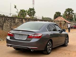 A picture of Honda Accord 2017