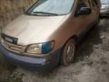 A picture of 2001 Toyota sienna very soun condition Fast finger